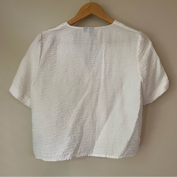 ICÔNE by SIMONS Asymmetrical Button Cropped Short Sleeve Blouse Women’s Small - Picture 2 of 6
